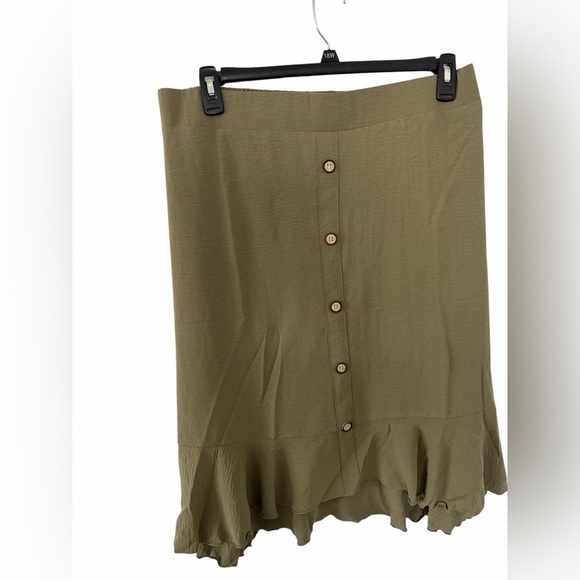 retrology Dresses & Skirts - Retrology Women’s in washed olive, size L, Ruffled Button Skirt NWT